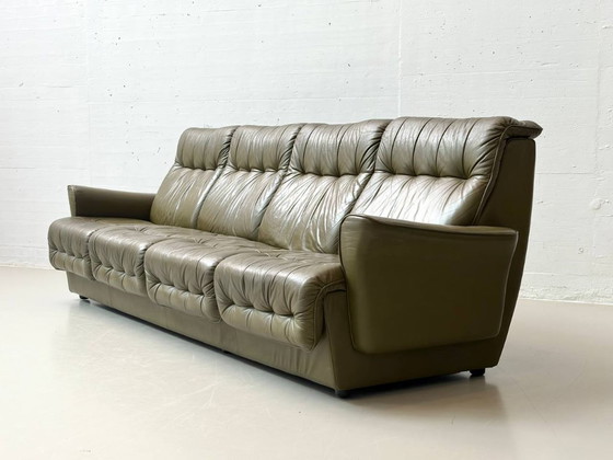 Image 1 of Grosszügiges Retro Ledersofa in Olivgrün, 1970er Jahre