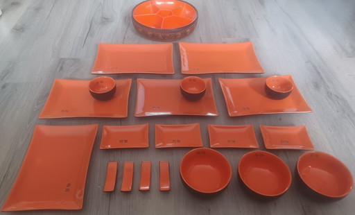 Großes japanisches Sushi-Set im futuristischen Stil aus Steingut und Keramik – tafelwaar, Ceramic, Plastic (photo 2 of 9)