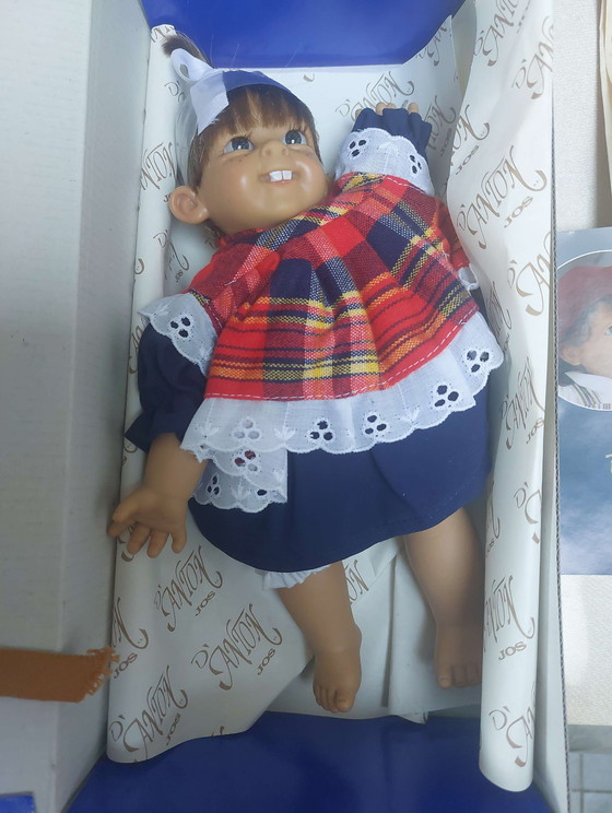 Image 1 of 4 Markenpuppen mit Zertifikat