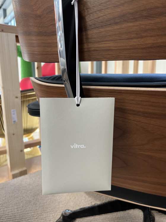 Image 1 of Sillón Vitra Eames con otomana - Nogal negro - Cuero Nero F