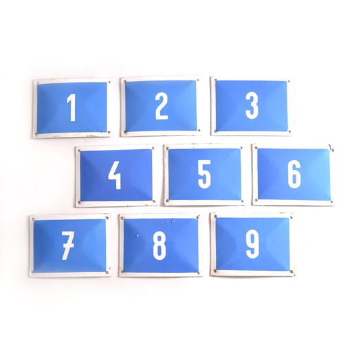 Ensemble de plaques de numéros en émail bleu, Tchécoslovaquie, années 1950