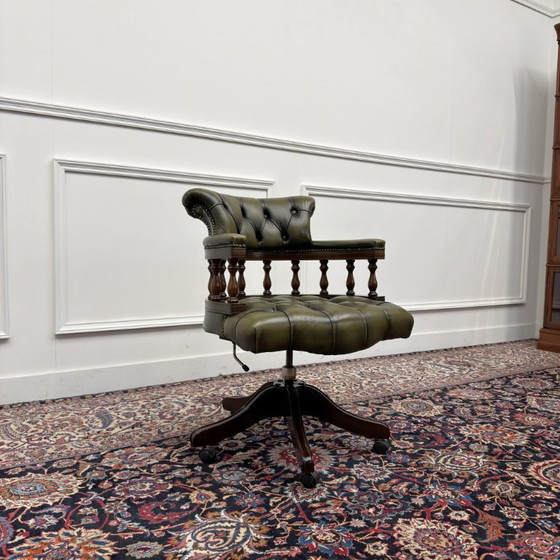 Sedia da ufficio Chesterfield classica Captain Chair Verde – Sedie da ufficio, Leather, Wood (photo 7 of 7)