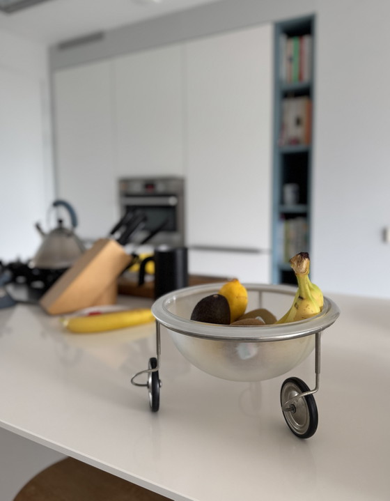 Image 1 of Glass fruit bowl “Fruit on Wheels” by Arnout Visser, Designum.