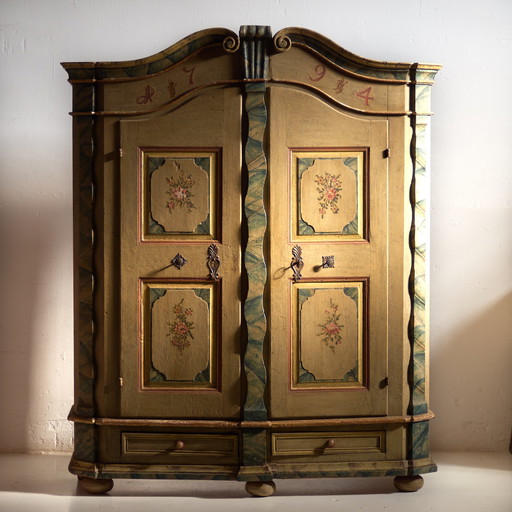 Antiker barocker bemalter Kleiderschrank aus Kiefer – Österreichisch-Ungarische Monarchie, Jahr 1794