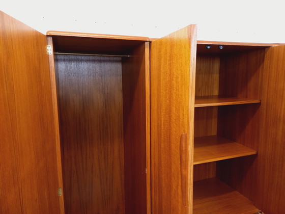 Image 1 of Scandinavische vintage kledingkast in teakhout uit de jaren 60 van ontwerpers Tricoire en Vecchione voor "Meubles TV Paris".