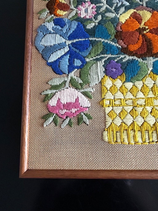 cuadro de flores bordadas