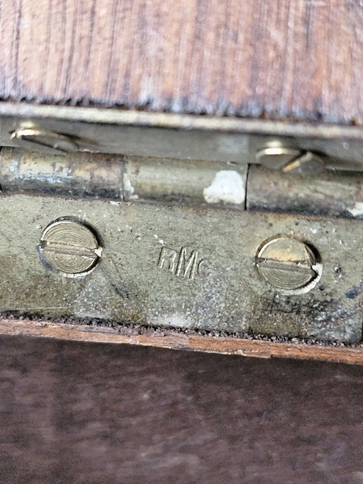 Seltene antike Truhe aus Holz und getriebenem Messing mit Flechtmusterdekor, signiert RMC, Sammlerbox