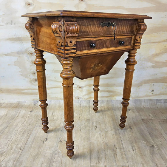 Image 1 of Mesa de costura Biedermeier antigua / mesa auxiliar de chapa de madera de raíz / mesa de almacenamiento