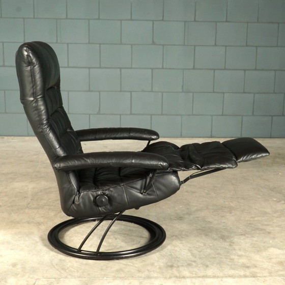 Vintage Swivel Armchair with Footrest – Recliner – 1980s – Metal, Leather (photo 10 of 17)
