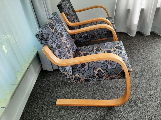 2 Alvar Aalto 402 fauteuils – Stoelen / fauteuils, Wood, Textile (photo 3 of 11)
