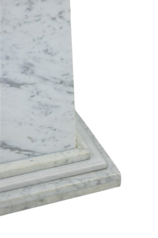 Pair of Art Deco columns in white marble, 20th century