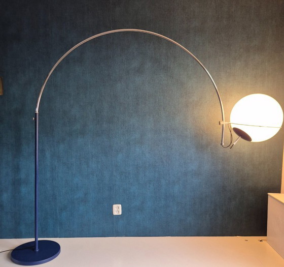 Image 1 of Vintage XL vloerlamp - Booglamp | blauw | chrome - Jaren 70