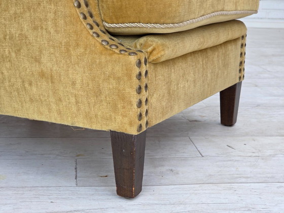 Image 1 of Fauteuil danois des années 1960, velours d'ameublement jaune miel, état d'origine.