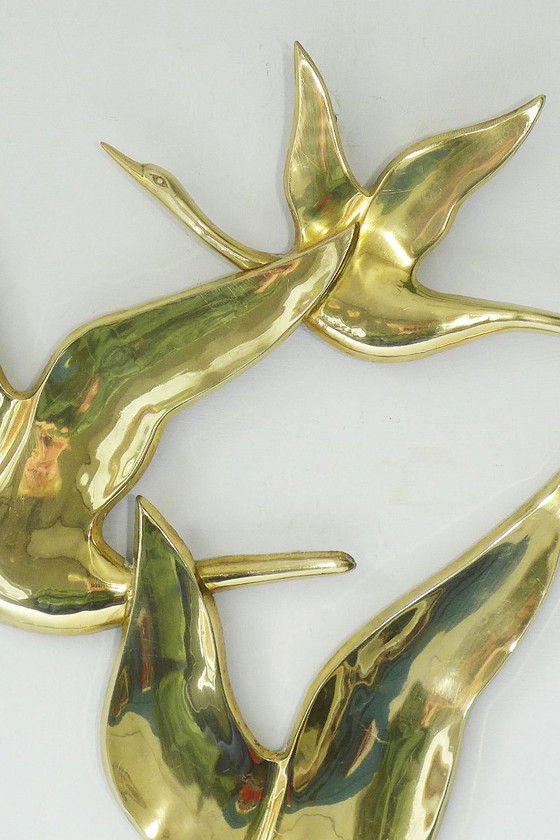 Image 1 of Scultura murale vintage raffigurante 3 oche in volo, in ottone e oro, stile anni '60/'70.