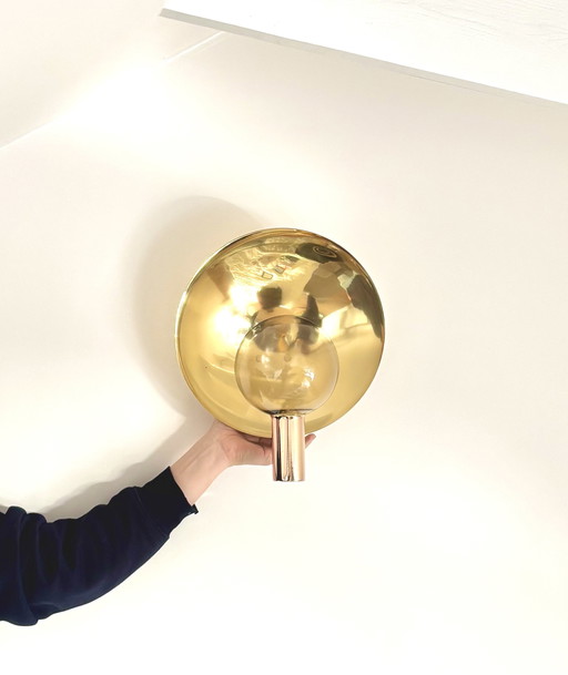 Applique murale Hans-Agne Jakobsson V-180 — verre fumé et laiton (Suède, années 1960)