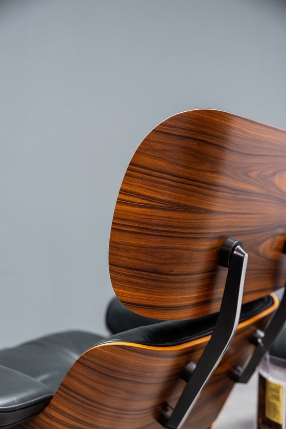 Image 1 of Eames loungestoel + voetenbank "jubileumeditie"