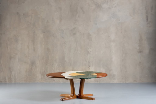 Table basse en marbre Kamikaze Egg de Corina Olaru, Roumanie, 2023