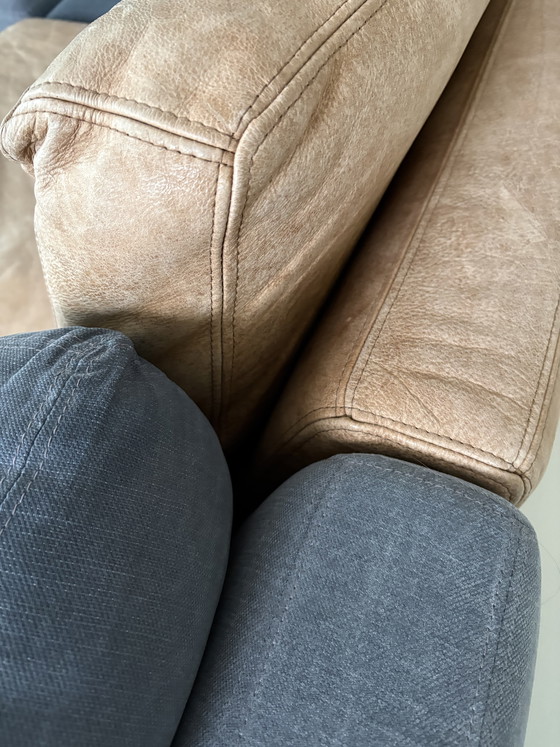 Image 1 of Un superbe canapé de chez Kartell Living, idéal pour un salon spacieux.