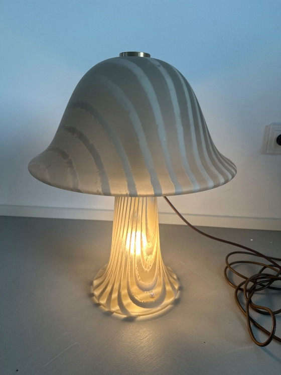 Putzler Lampada da tavolo, Vetro a strisce a forma di fungo, Peill & Putzler, Lampade da tavolo, Bianco (foto 6 di 15)