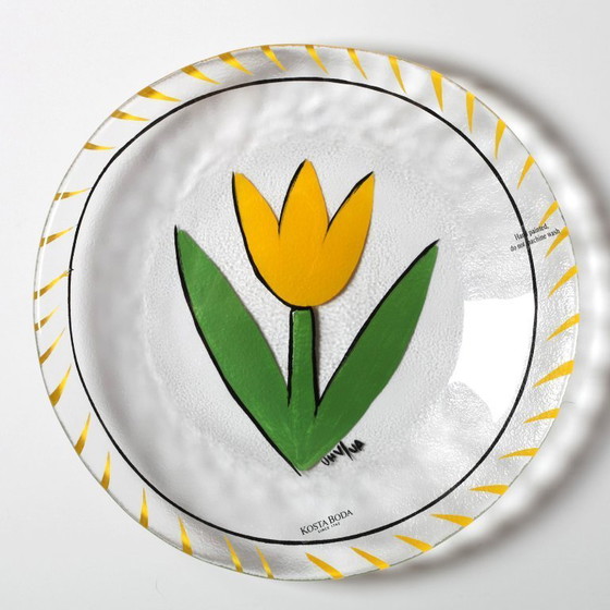 Image 1 of Assiette en verre vintage Kosta Boda : Tulipe jaune Design par Ulrica Hydman Vallien