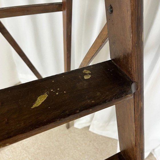 Große, patinierte Malerleiter aus Holz, 20. Jahrhundert. – Dekorative Objekte, Wood (photo 12 of 12)