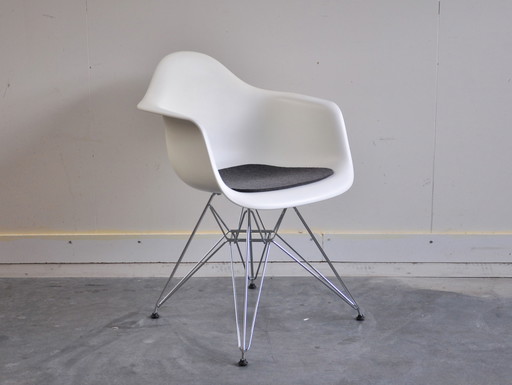 Vitra Eames DAR Armchair with loose cushion