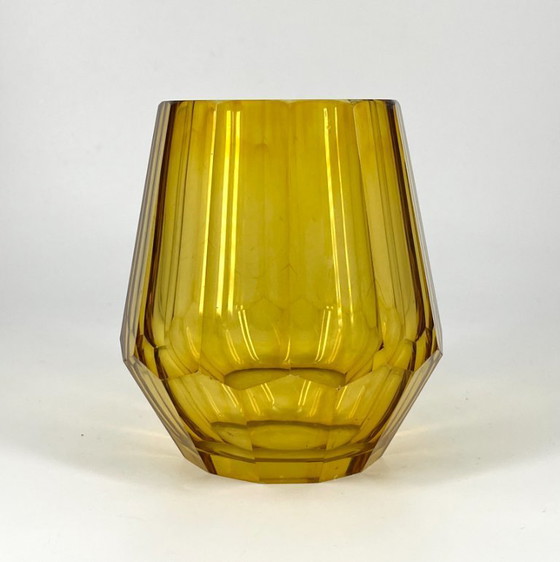 Image 1 of Art Deco Facetten-Vase – Bernstein – Stil Josef Hoffmann / Moser (1920er)
