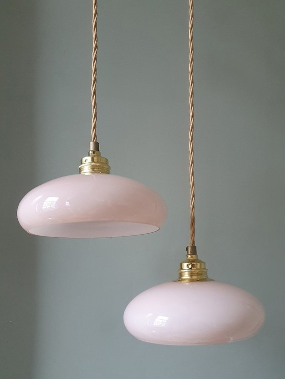 Image 1 of Set van 2 vintage hanglampen van roze pastel opaline glas.