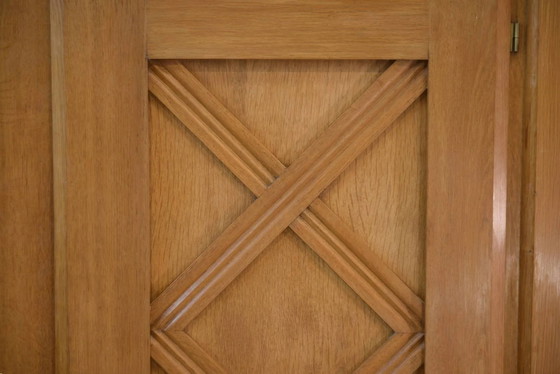 Armadio in rovere biondo con motivo a tratteggio incrociato geometrico degli anni '40. – Vintage (photo 4 of 15)