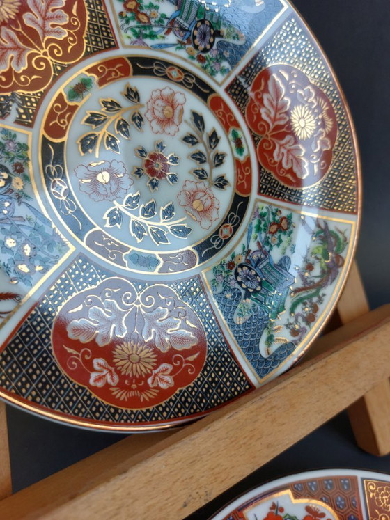 Image 1 of Vintage Hand-Painted Imari Wall Plates with Floral & Bird Motifs - Set of 2