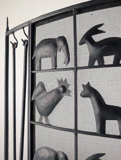 Parascintille in ferro battuto realizzato da Atelier Marolles, Francia, anni '50.