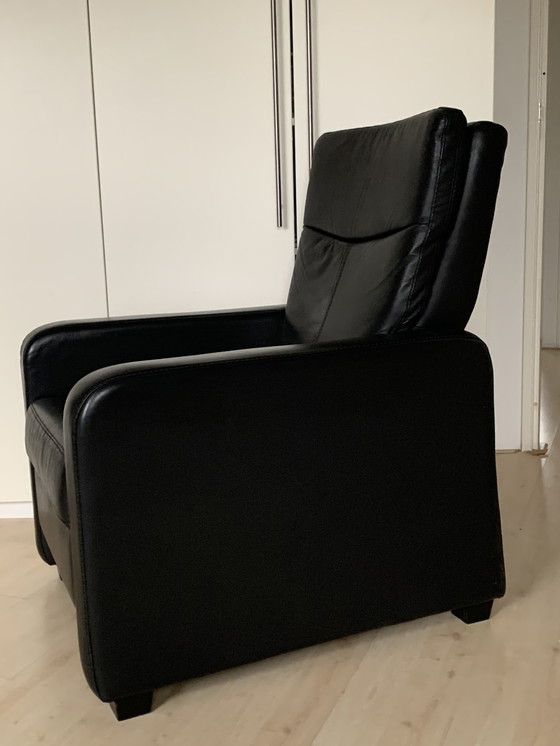 Image 1 of Schwarzer Ledersessel in neuem Zustand