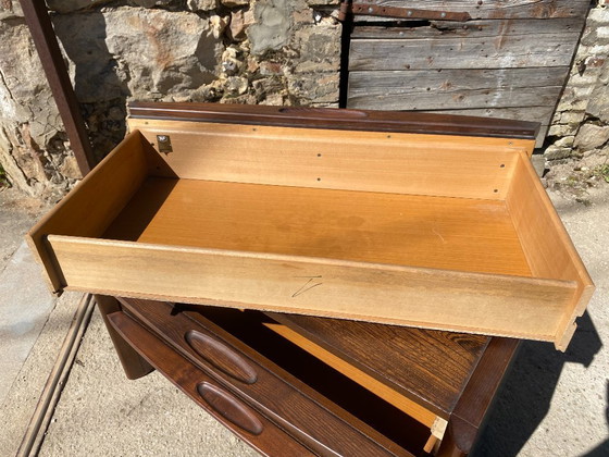 Image 1 of Vintage ladekast uit de jaren 70 van massief iepenhoutfineer met 3 lades.