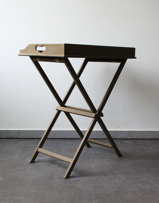 Plateau de service pliant et amovible en bois peint taupe – Tables d'appoint, Wood (photo 5 of 9)