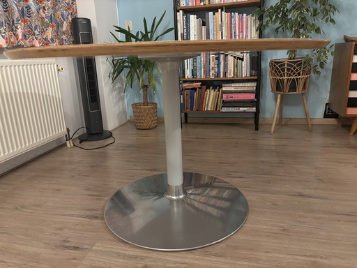 Artifort Circle Dining Table