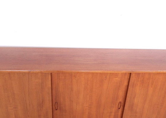 Image 1 of Dänisches Teak-Highboard mit Schiebetüren, 1960er Jahre