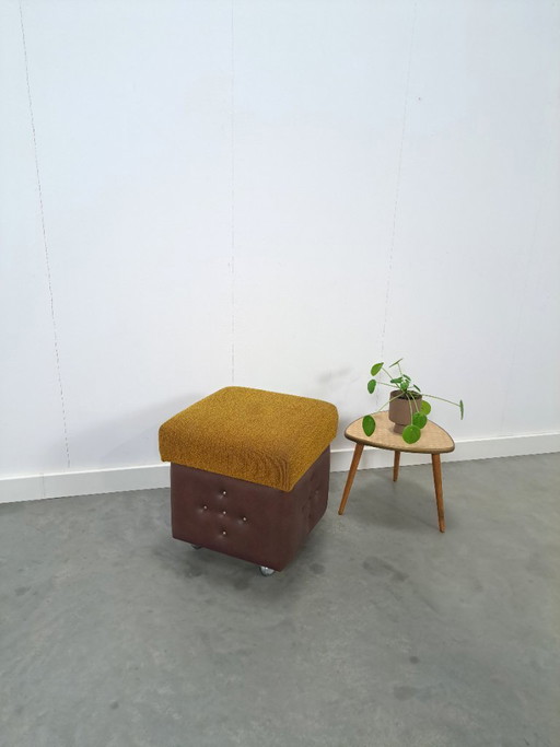 Ottoman with lid on chrome wheels