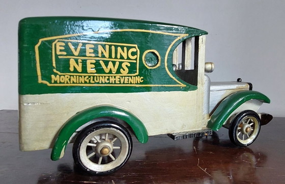 Image 1 of Voitures et camions en bois fabriqués et peints à la main