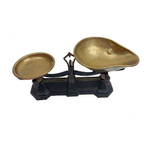 Image 1 of Balance ancienne en fonte