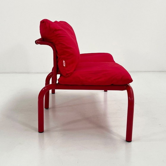 Image 1 of Rode tweezitsbank van metaal en stof van Thalia & Co, jaren 80.