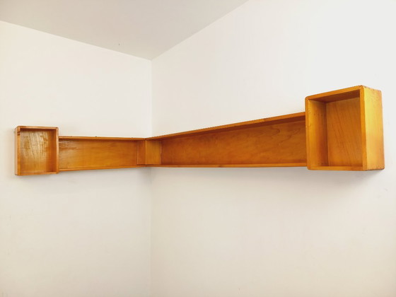 Image 1 of Vintage houten hoekwandplank uit de jaren 60/70