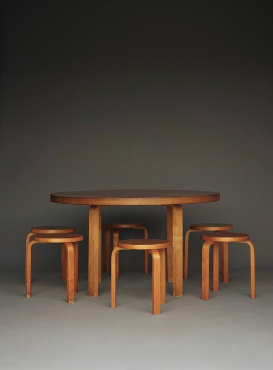 Image 1 of Set van 6 krukken model 60 van Alvar Aalto voor Artek Finland, jaren 1940.