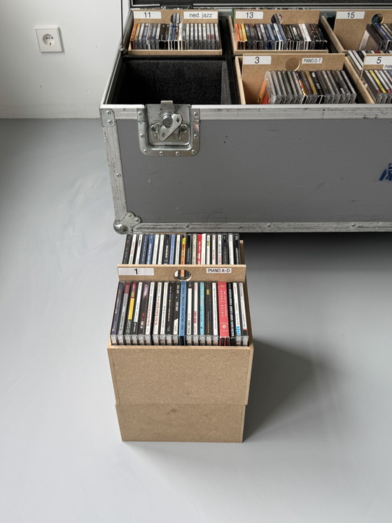 Flight case 135x63x56cm for 840 CDs / Custom Made Interior – 2 seaters, Aluminium (photo 5 of 8)