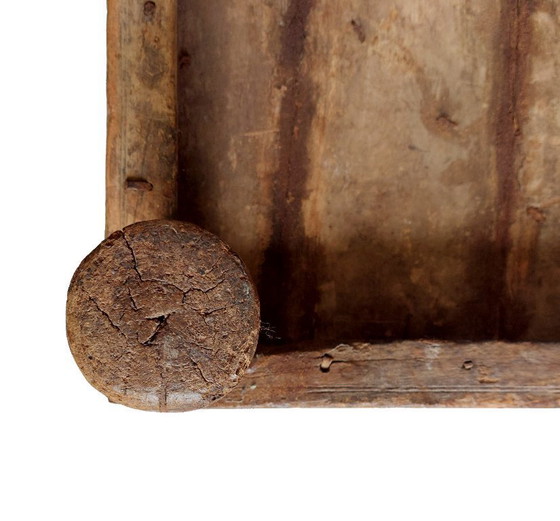Image 1 of Table rituelle indienne ancienne de type Bajot bois et laiton – Rajasthan ou Gujarat – fin XIXe siècle