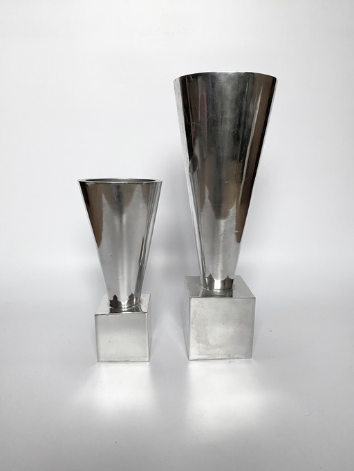 Een paar modernistische vazen, ontwerp uit de jaren 70-80.