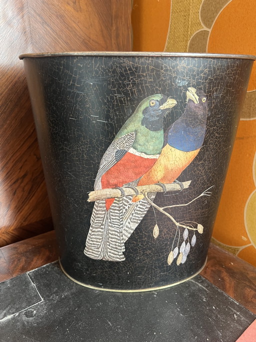 Vintage Art Deco prullenbak van zinkplaat met papegaaimotief