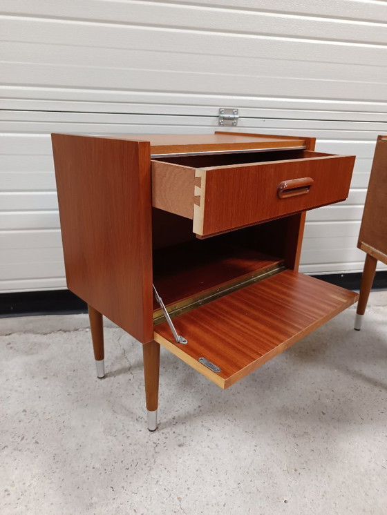 Image 1 of Bellissimo set di 2 comodini originali vintage in teak.