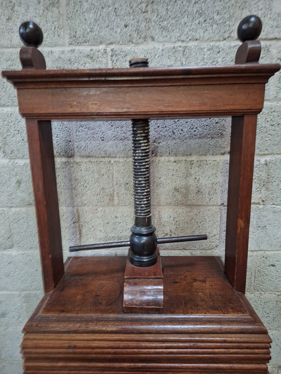 Image 1 of Prensa de lino de roble antiguo