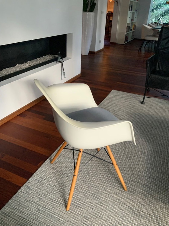 Vitra Armchair, Dining chairs, Plastic, Wood, White (photo 3 of 5)