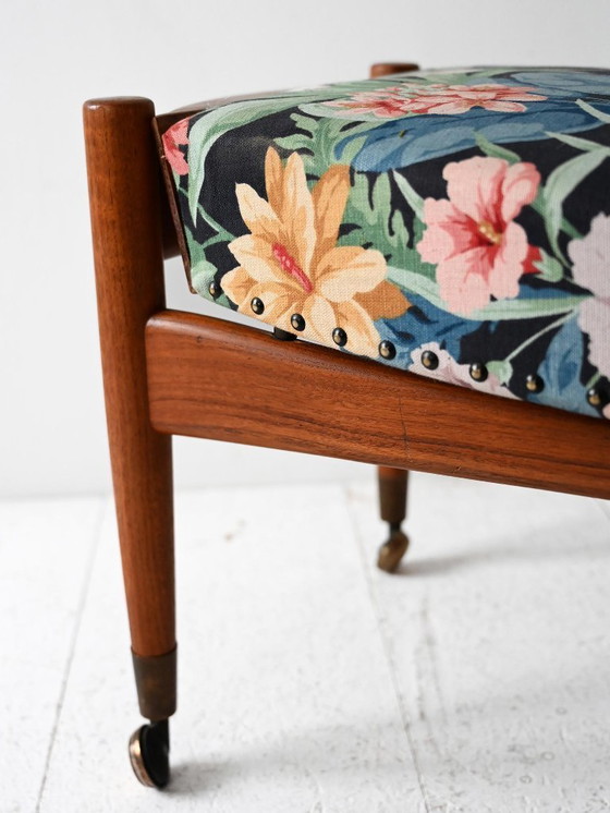 Image 1 of Skandinavischer Hocker aus den 1950er Jahren mit Josef-Frank-Stoff